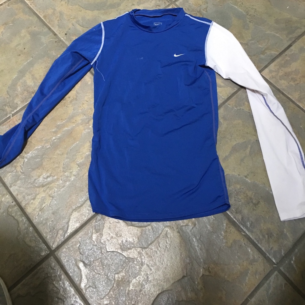 Great boys Nike stretch shirt!
